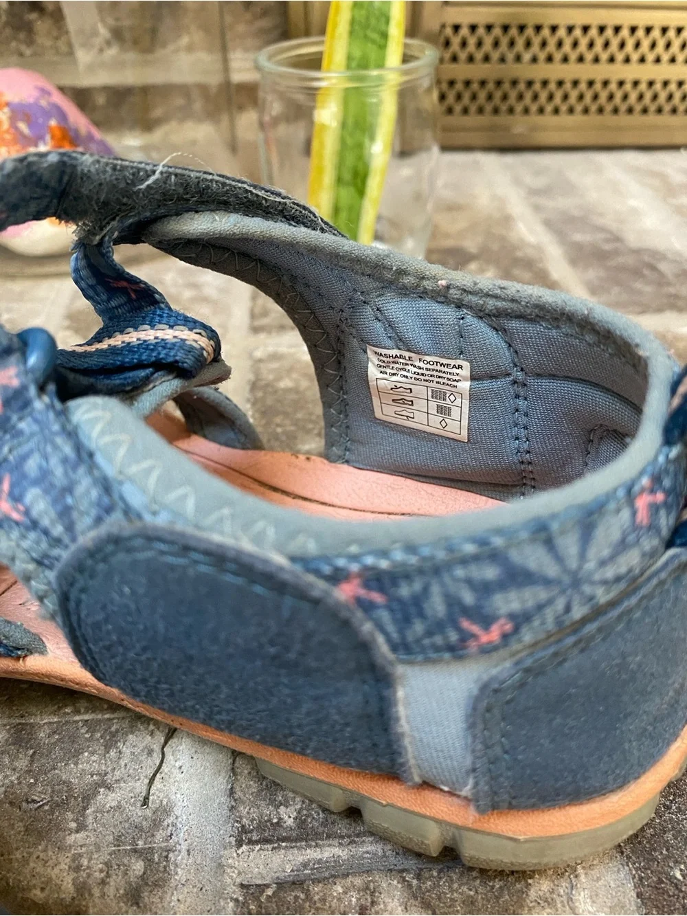 KEENS Sandals Kids Waterproof Shoes Closed-Toe Sandals Sz 4